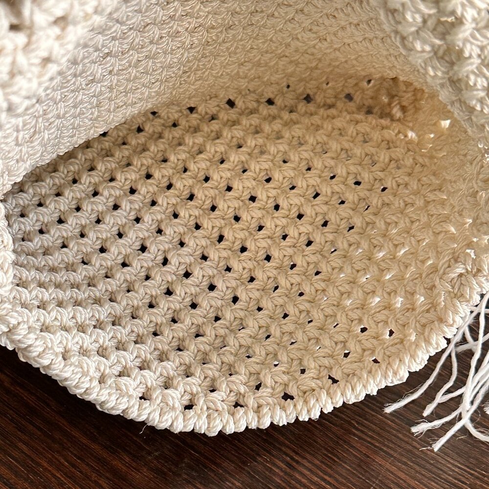 Handmade Boho Cream Macrame Crossbody Purse - Festival Ready Fringe Detail - Picture 9 of 10